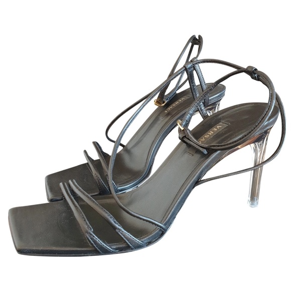 Beautiful versace heels in very good condition - Picture 4 of 5